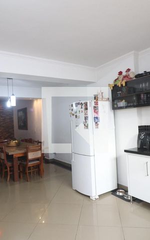 Casa para alugar com 150m², 2 quartos e 2 vagasCozinha 