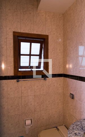 Casa para alugar com 250m², 4 quartos e 3 vagasBanheiro da Suíte