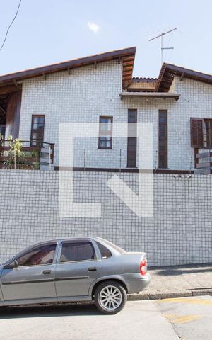 Casa para alugar com 250m², 4 quartos e 3 vagasFachada