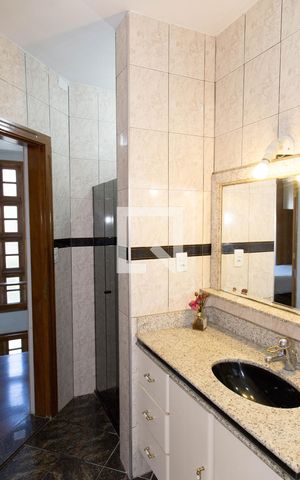 Casa para alugar com 250m², 4 quartos e 3 vagasBanheiro Social