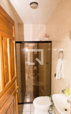 Casa para alugar com 250m², 4 quartos e 3 vagasBanheiro da Suíte 2