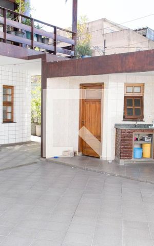 Casa para alugar com 250m², 4 quartos e 3 vagasQuintal