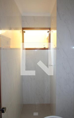 Casa de condomínio para alugar com 130m², 3 quartos e 2 vagasBanheiro