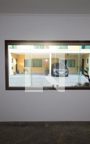 Casa de condomínio para alugar com 130m², 3 quartos e 2 vagasSala