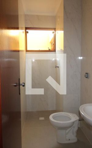 Casa de condomínio para alugar com 130m², 3 quartos e 2 vagasBanheiro