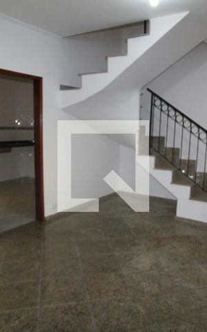Casa de condomínio para alugar com 130m², 3 quartos e 2 vagasSala