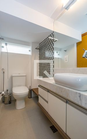 Studio para alugar com 80m², 1 quarto e 1 vaga Studio para alugar com 80m², 1 quarto e 1 vagaBanheiro 2