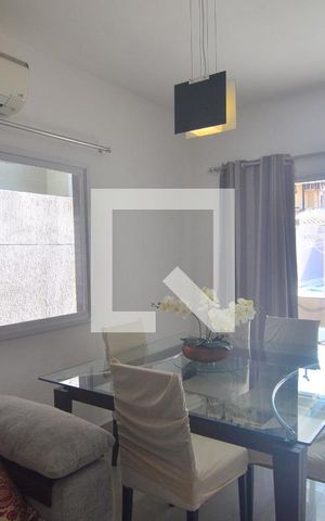 Casa de condomínio à venda com 122m², 3 quartos e 2 vagasSala