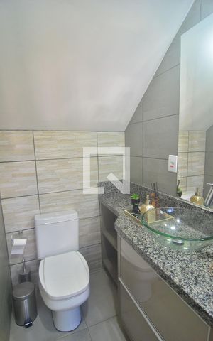 Casa de condomínio à venda com 122m², 3 quartos e 2 vagasBanheiro