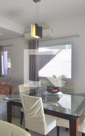 Casa de condomínio à venda com 122m², 3 quartos e 2 vagasSala
