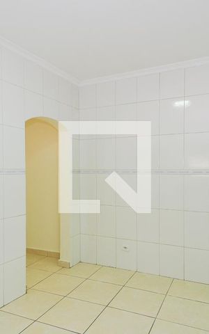 Casa para alugar com 100m², 2 quartos e 2 vagasCozinha