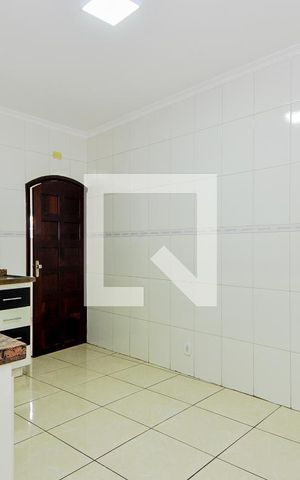 Casa para alugar com 100m², 2 quartos e 2 vagasCozinha