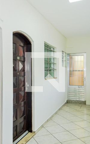 Casa para alugar com 100m², 2 quartos e 2 vagasCorredor de Entrada 