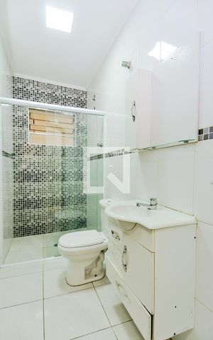 Casa para alugar com 100m², 2 quartos e 2 vagasBanheiro