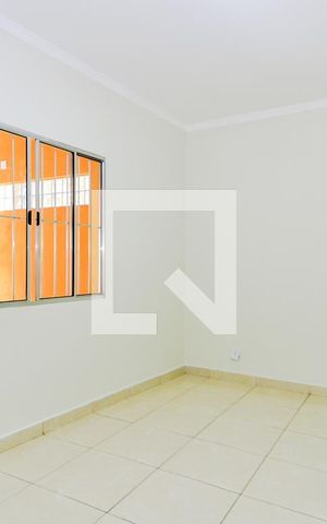 Casa para alugar com 100m², 2 quartos e 2 vagasSala