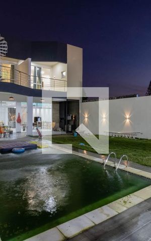 Casa à venda com 600m², 4 quartos e 6 vagas Casa à venda com 600m², 4 quartos e 6 vagasQuintal