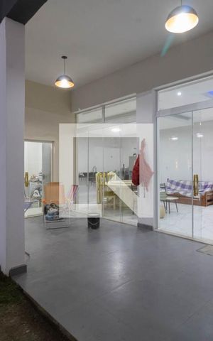 Casa à venda com 600m², 4 quartos e 6 vagas Casa à venda com 600m², 4 quartos e 6 vagasQuintal