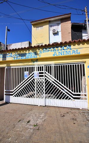 Casa à venda com 231m², 4 quartos e 4 vagasFachada 