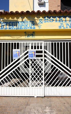 Casa à venda com 231m², 4 quartos e 4 vagasFachada 