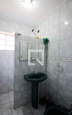 Casa à venda com 231m², 4 quartos e 4 vagasBanheiro Social