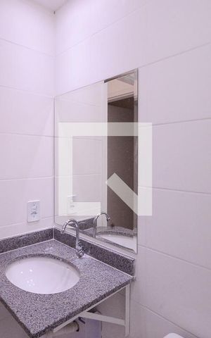 Apartamento à venda com 42m², 2 quartos e 1 vaga Apartamento à venda com 42m², 2 quartos e 1 vagaBanheiro