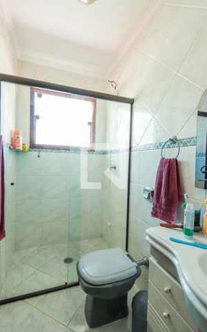 Casa à venda com 237m², 4 quartos e 4 vagas Casa à venda com 237m², 4 quartos e 4 vagasBanheiro Social