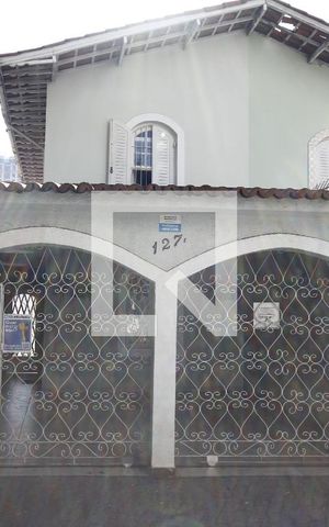 Casa à venda com 161m², 3 quartos e 2 vagasFachada