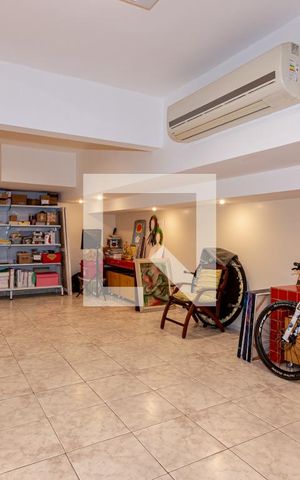 Casa à venda com 255m², 3 quartos e 2 vagas Casa à venda com 255m², 3 quartos e 2 vagasSalao Garagem