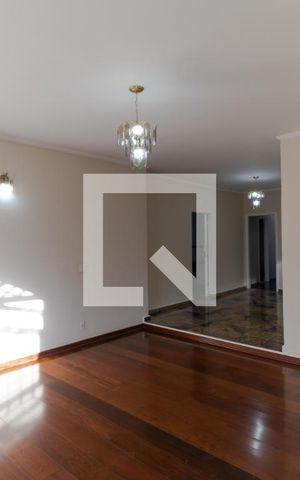 Casa à venda com 300m², 4 quartos e 4 vagas Casa à venda com 300m², 4 quartos e 4 vagasSala de Estar