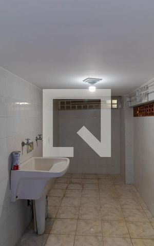 Casa à venda com 300m², 4 quartos e 4 vagas Casa à venda com 300m², 4 quartos e 4 vagasÁrea de Serviço 02