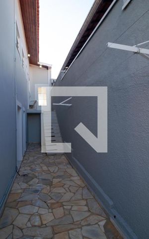 Casa à venda com 300m², 4 quartos e 4 vagas Casa à venda com 300m², 4 quartos e 4 vagasQuintal