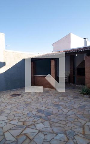 Casa à venda com 300m², 4 quartos e 4 vagas Casa à venda com 300m², 4 quartos e 4 vagasQuintal