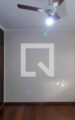 Casa à venda com 300m², 4 quartos e 4 vagas Casa à venda com 300m², 4 quartos e 4 vagasQuarto 01