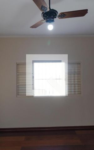 Casa à venda com 300m², 4 quartos e 4 vagas Casa à venda com 300m², 4 quartos e 4 vagasSuíte