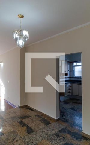 Casa à venda com 300m², 4 quartos e 4 vagas Casa à venda com 300m², 4 quartos e 4 vagasSala de Jantar