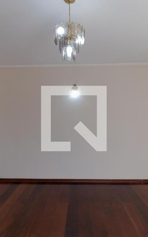 Casa à venda com 300m², 4 quartos e 4 vagas Casa à venda com 300m², 4 quartos e 4 vagasSala de Estar