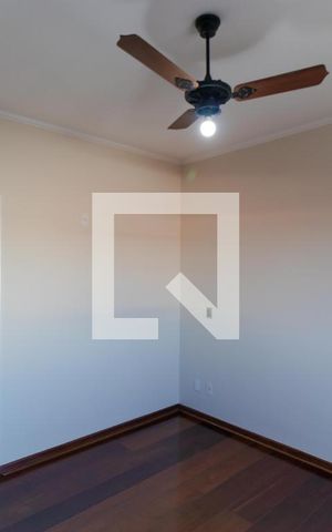 Casa à venda com 300m², 4 quartos e 4 vagas Casa à venda com 300m², 4 quartos e 4 vagasSuíte