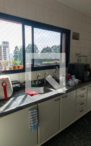 Apartamento para alugar com 155m², 3 quartos e 3 vagas Apartamento para alugar com 155m², 3 quartos e 3 vagasCozinha