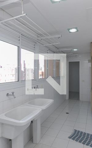 Apartamento à venda com 234m², 4 quartos e 4 vagas Apartamento à venda com 234m², 4 quartos e 4 vagasÁrea de Serviço