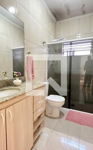 Casa à venda com 310m², 5 quartos e 4 vagasBanheiro 1