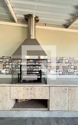 Casa à venda com 310m², 5 quartos e 4 vagasChurrasqueira