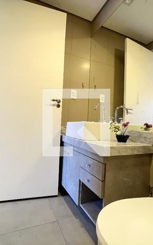 Casa à venda com 310m², 5 quartos e 4 vagasBanheiro 2
