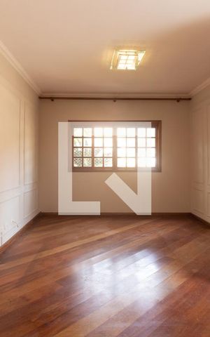 Casa para alugar com 180m², 3 quartos e 3 vagas Casa para alugar com 180m², 3 quartos e 3 vagasSala