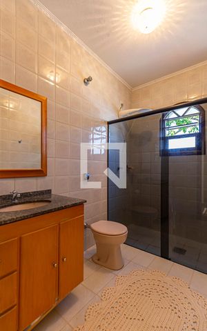 Casa à venda com 275m², 3 quartos e 5 vagas Casa à venda com 275m², 3 quartos e 5 vagasBanheiro da Suite