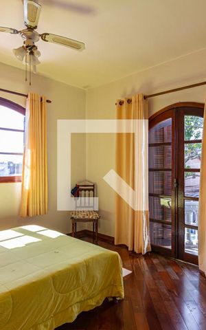 Casa à venda com 275m², 3 quartos e 5 vagas Casa à venda com 275m², 3 quartos e 5 vagasSuite
