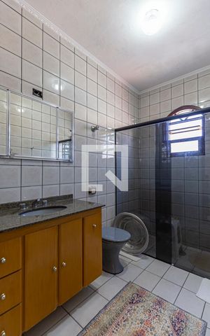 Casa à venda com 275m², 3 quartos e 5 vagas Casa à venda com 275m², 3 quartos e 5 vagasBanheiro