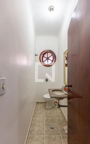 Casa à venda com 275m², 3 quartos e 5 vagas Casa à venda com 275m², 3 quartos e 5 vagasLavabo