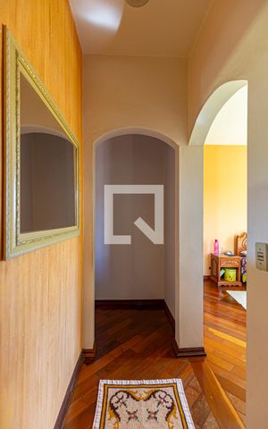 Casa à venda com 275m², 3 quartos e 5 vagas Casa à venda com 275m², 3 quartos e 5 vagasCorredor Closet da Suite