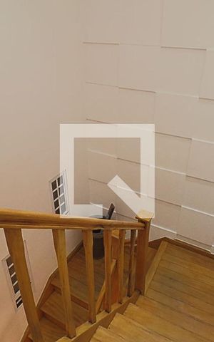 Casa à venda com 200m², 2 quartos e 1 vagaEscada
