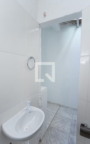 Casa para alugar com 50m², 2 quartos e sem vaga Casa para alugar com 50m², 2 quartos e sem vagaBanheiro